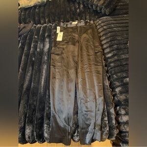 Babaton Refined Cargo Pants – Black
Size 0